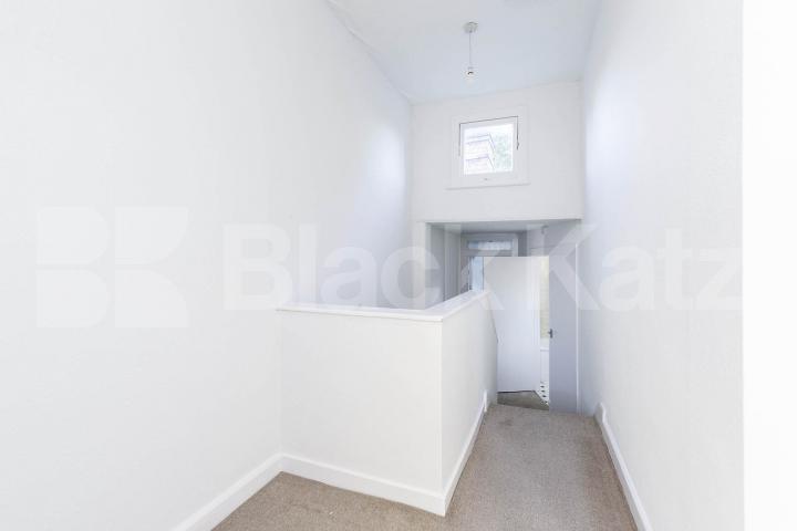 Set on the top floor of a period conversion lays this beautiful flat Sydney Road, Turnpike Lane